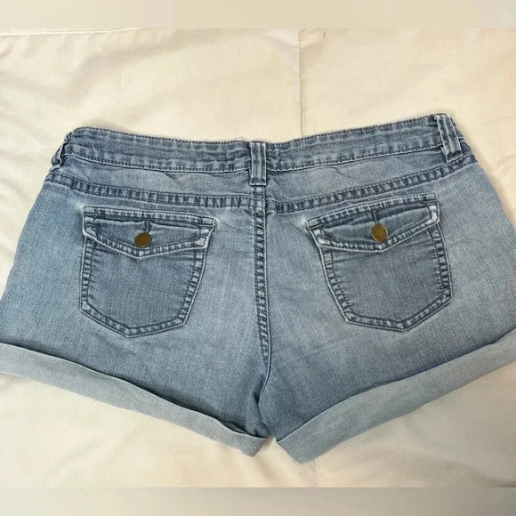Forever 21 Blue Jean Medium Wash Cuffed Stretch Womens Denim Shorts - Picture 3 of 3